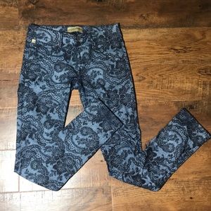 Skinny jeans with printed design